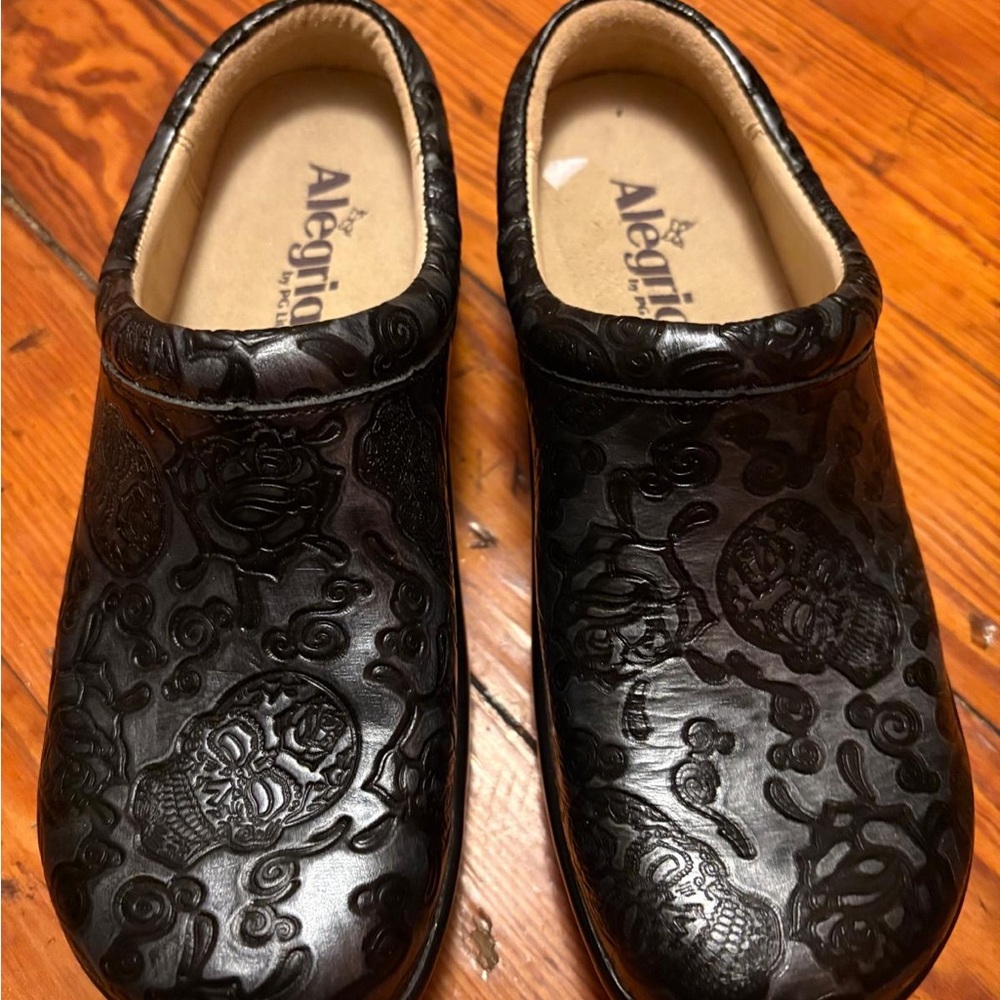 Alegria Women's Black Floral Pattern Mules